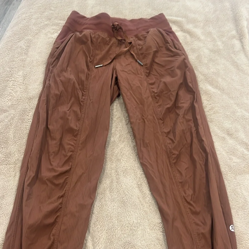 Lululemon Dance Studio Mid Rise Jogger Pants - Picture 4 of 9